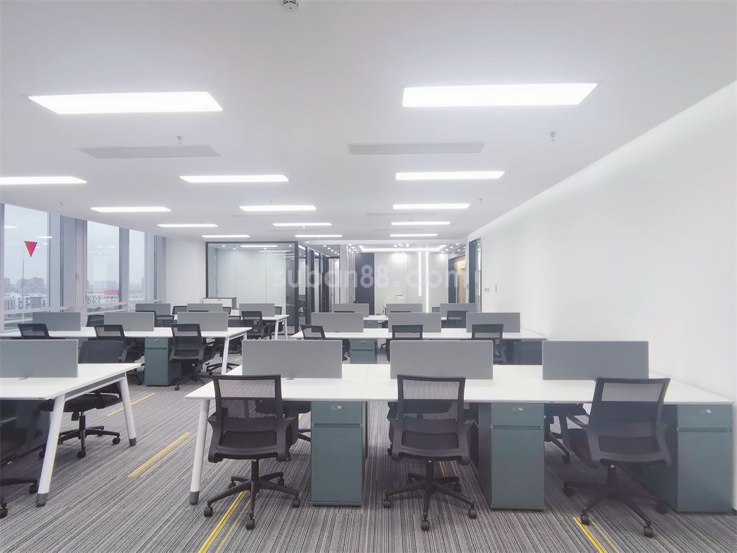 蘇州市工業(yè)園區(qū)具美大廈 甲級(jí)寫字樓 電梯口精裝帶家具出租